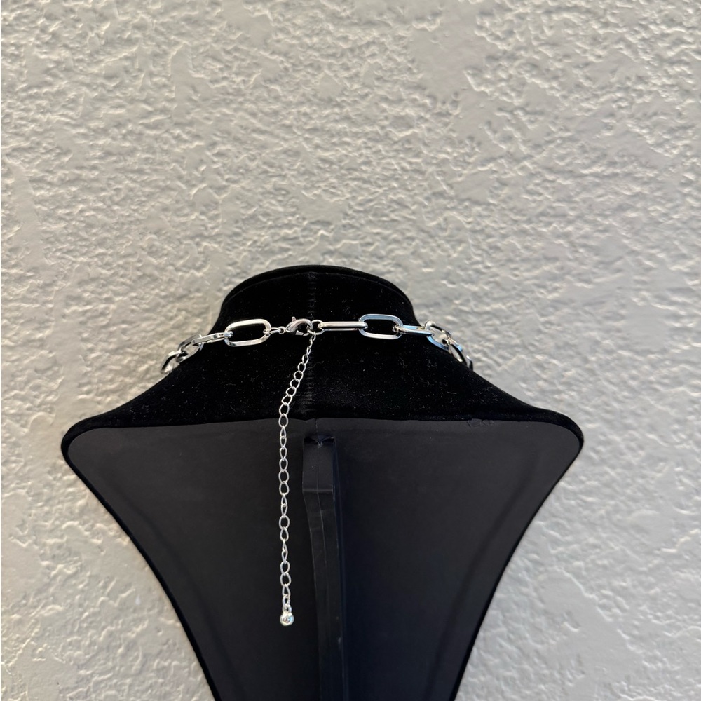 Silver Tone Necklace with Crown in Lock - Picture 3 of 9